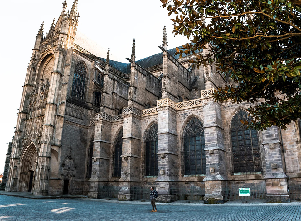 Plongée dans le passé : Les plus belles églises et cathédrales de Limoges